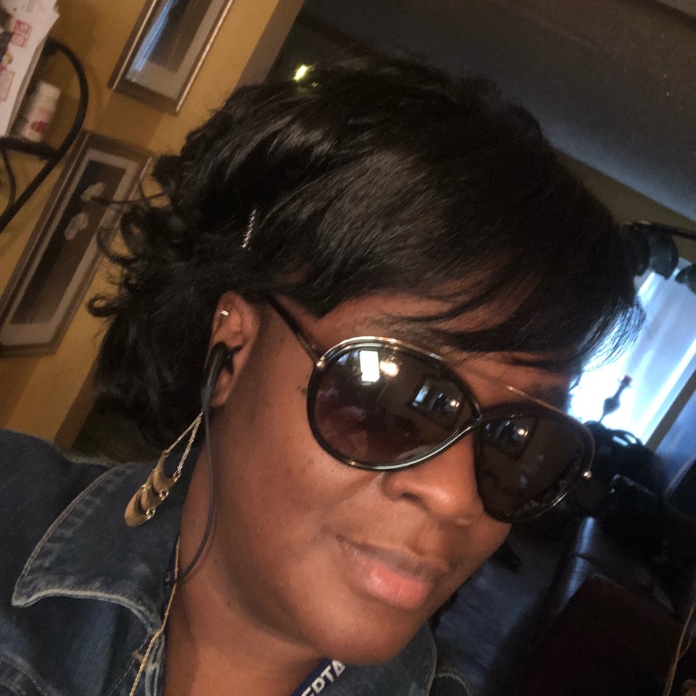 Meet your Posher, Dana